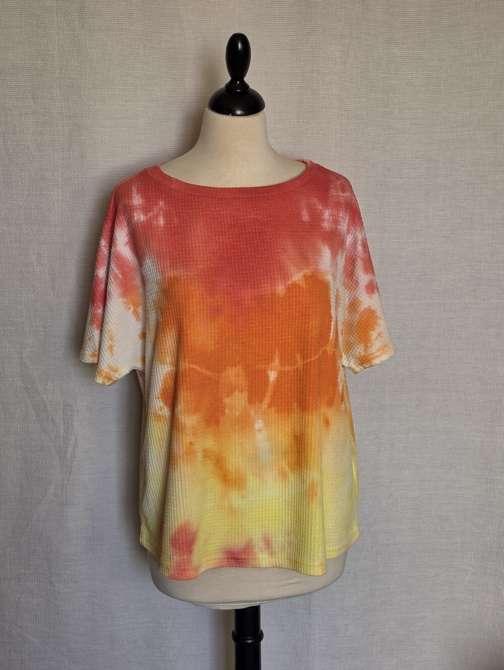 Women's Tie Dye Waffle Pattern Short Sleeve Top ~ Size Medium